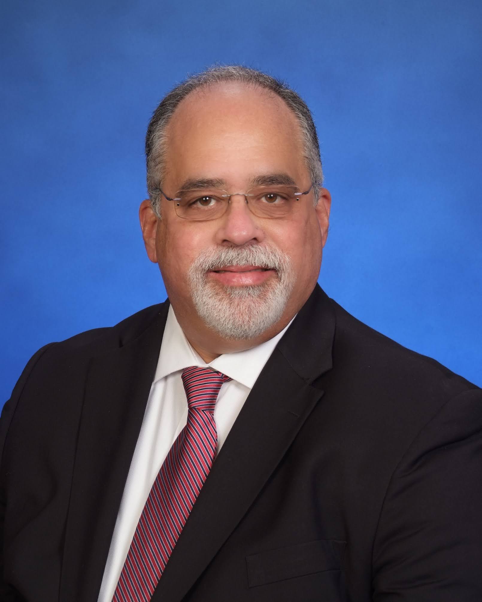 Dr. Hugo Llanes